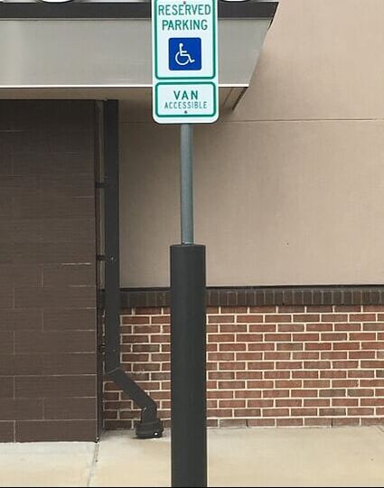 Metal signage in your parking lot in Highland Park, Texas